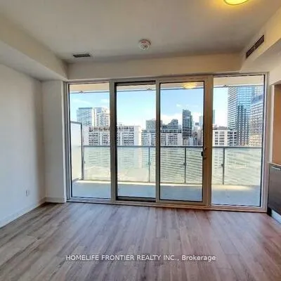 28,&nbsp;Wellesley, Church-Yonge Corridor, Toronto