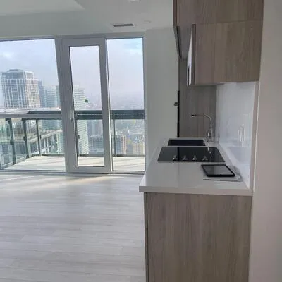 39,&nbsp;Roehampton, Mount Pleasant West, Toronto