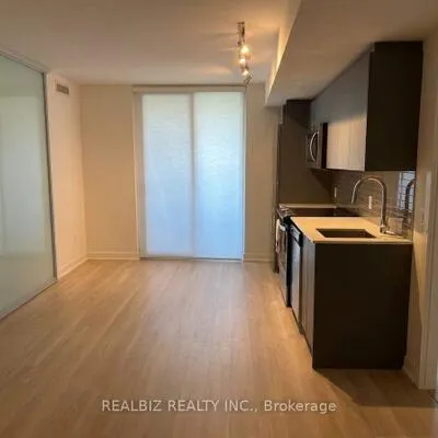 30,&nbsp;Tretti, Clanton Park, Toronto