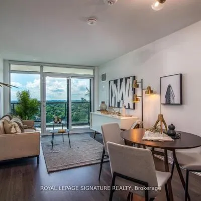18,&nbsp;Erskine, Mount Pleasant West, Toronto