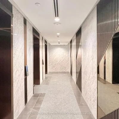 68,&nbsp;Esther Shiner, Bayview Village, Toronto
