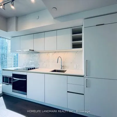 8,&nbsp;Wellesley, Bay Street Corridor, Toronto