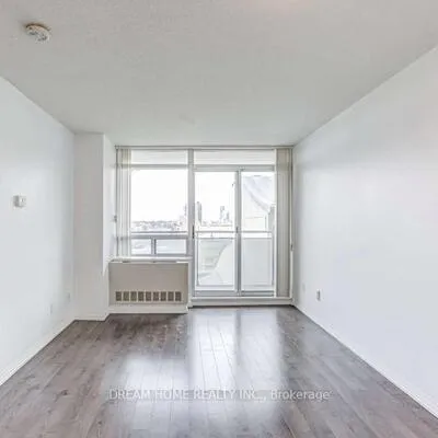 153,&nbsp;Beecroft, Lansing-Westgate, Toronto
