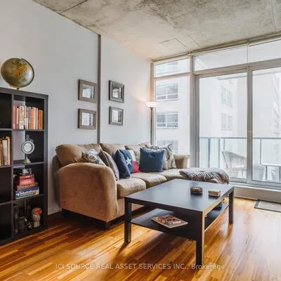 333,&nbsp;Adelaide, Moss Park, Toronto