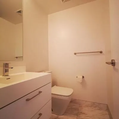 1,&nbsp;Yorkville, Annex, Toronto