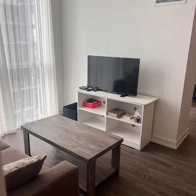 1,&nbsp;Yorkville, Annex, Toronto
