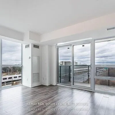 120,&nbsp;Varna, Englemount-Lawrence, Toronto