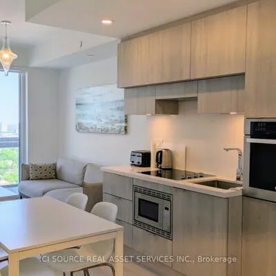 39,&nbsp;Roehampton, Mount Pleasant West, Toronto