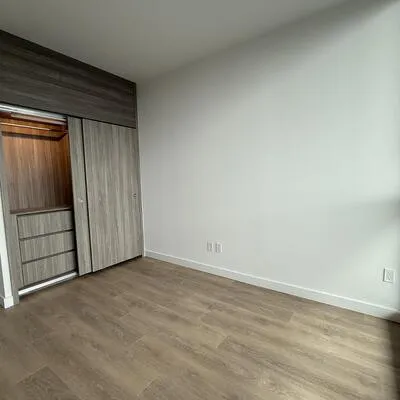 68,&nbsp;Esther Shiner, Bayview Village, Toronto