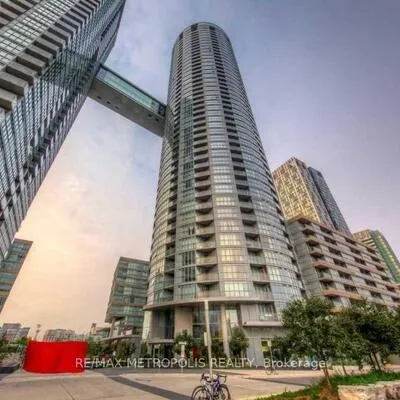 21,&nbsp;Iceboat, Waterfront Communities C1, Toronto