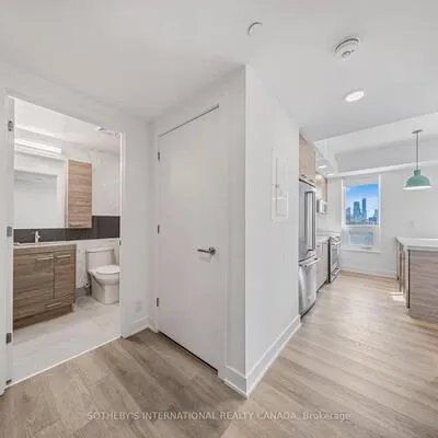 484,&nbsp;Spadina, University, Toronto