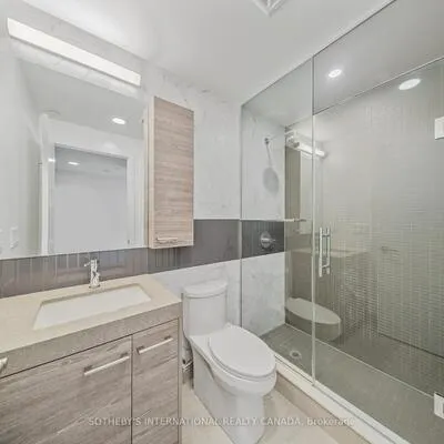 484,&nbsp;Spadina, University, Toronto