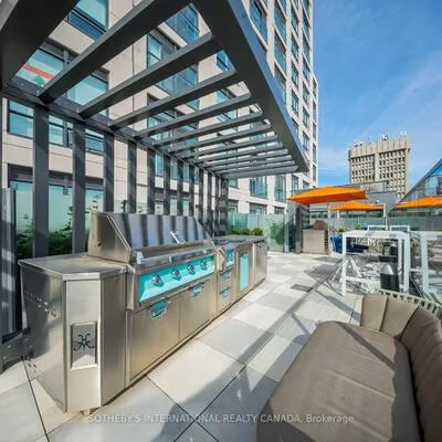 484,&nbsp;Spadina, University, Toronto
