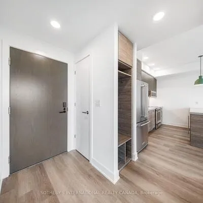 484,&nbsp;Spadina, University, Toronto