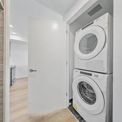 484,&nbsp;Spadina, University, Toronto