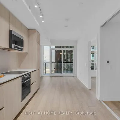 110,&nbsp;Broadway, Mount Pleasant West, Toronto