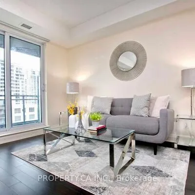 17,&nbsp;Kenaston, Bayview Village, Toronto