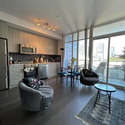 105,&nbsp;George, Moss Park, Toronto