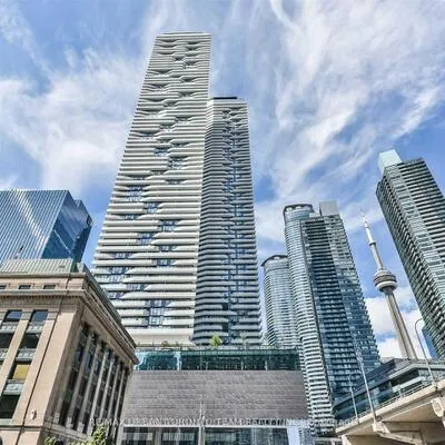 100,&nbsp;Harbour, Waterfront Communities C1, Toronto