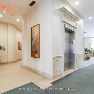 11,&nbsp;Thorncliffe Pk, Thorncliffe Park, Toronto