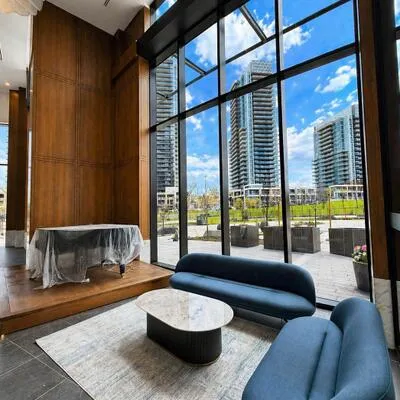 68,&nbsp;Esther Shiner, Bayview Village, Toronto