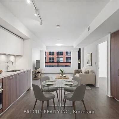 33,&nbsp;Frederick Todd, Thorncliffe Park, Toronto