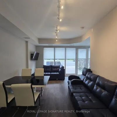 726,&nbsp;Sheppard, Bathurst Manor, Toronto