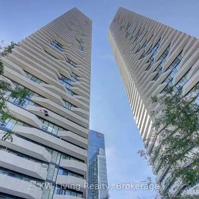 100,&nbsp;Harbour, Waterfront Communities C1, Toronto