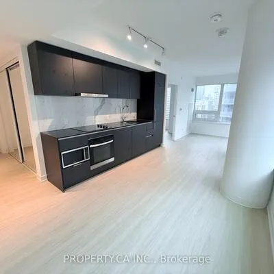 8,&nbsp;Wellesley, Bay Street Corridor, Toronto