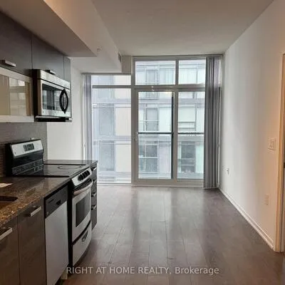 36,&nbsp;Lisgar, Little Portugal, Toronto