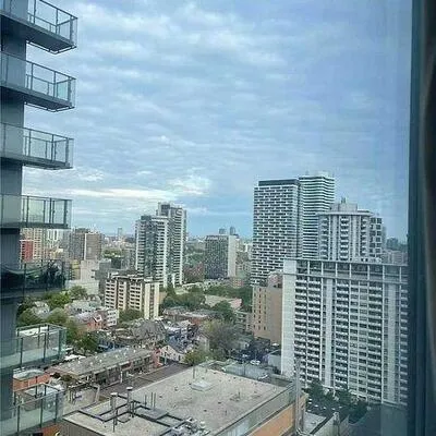 28,&nbsp;Wellesley, Church-Yonge Corridor, Toronto