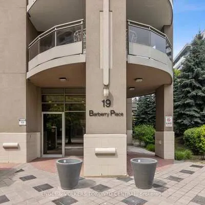 19,&nbsp;Barberry, Bayview Village, Toronto