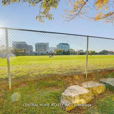 988,&nbsp;Sheppard, Bathurst Manor, Toronto