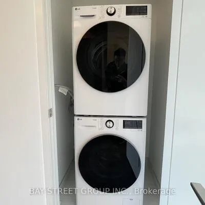 10,&nbsp;Oak, Regent Park, Toronto