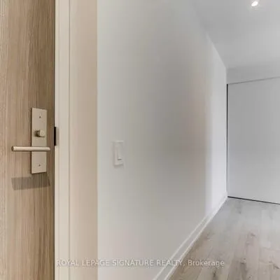 161,&nbsp;Roehampton, Mount Pleasant West, Toronto