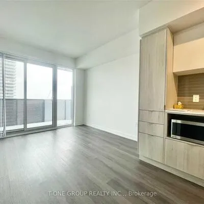 138,&nbsp;Downes, Waterfront Communities C8, Toronto