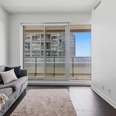 2221,&nbsp;Yonge, Mount Pleasant West, Toronto