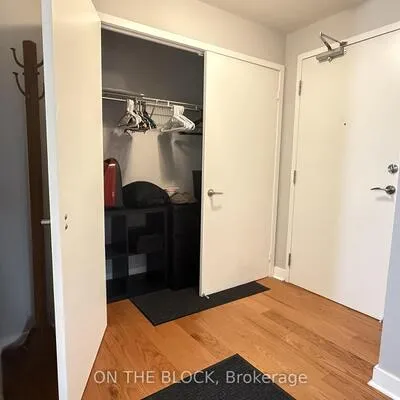 320,&nbsp;Richmond, Moss Park, Toronto