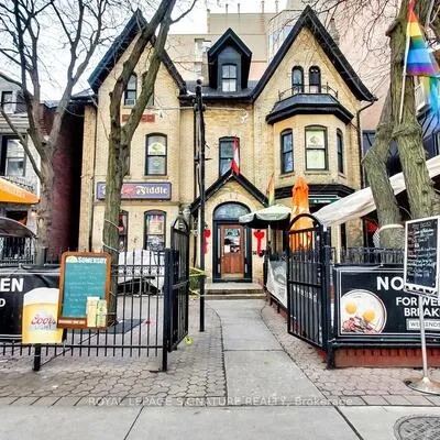 28,&nbsp;Wellesley, Church-Yonge Corridor, Toronto