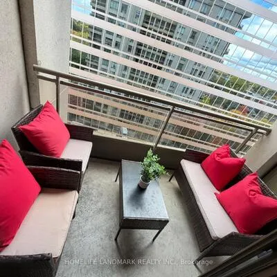 260,&nbsp;Doris, Willowdale East, Toronto