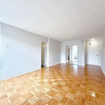 1545,&nbsp;Bathurst, Forest Hill South, Toronto