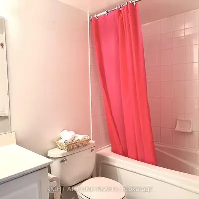 17,&nbsp;Barberry, Bayview Village, Toronto