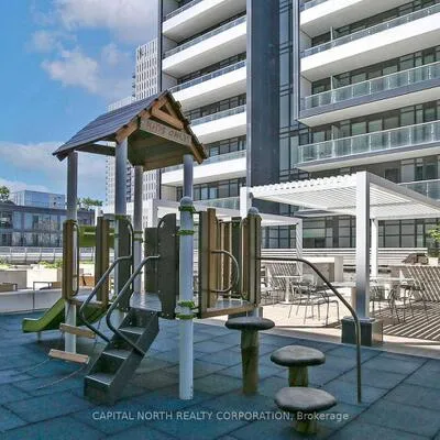 225,&nbsp;Sumach, Regent Park, Toronto