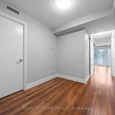 565,&nbsp;Wilson, Clanton Park, Toronto