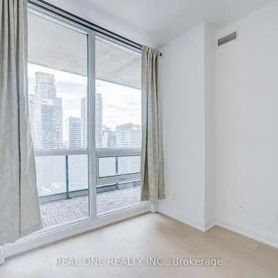 16,&nbsp;Harbour, Waterfront Communities C1, Toronto