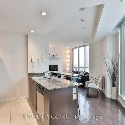 208,&nbsp;Queens, Waterfront Communities C1, Toronto