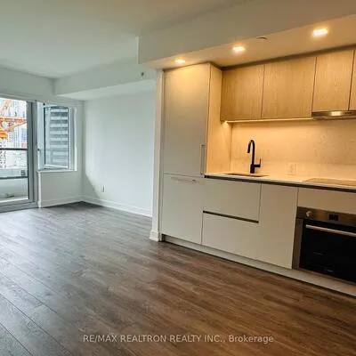 609,&nbsp;Sherbourne, North St. James Town, Toronto