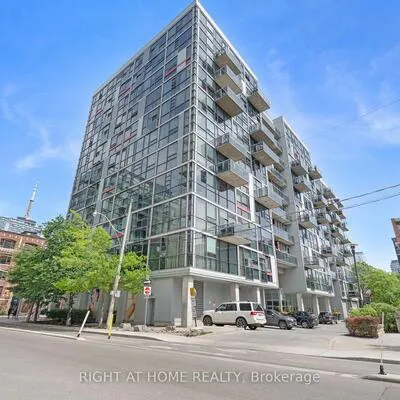 60,&nbsp;Bathurst, Niagara, Toronto