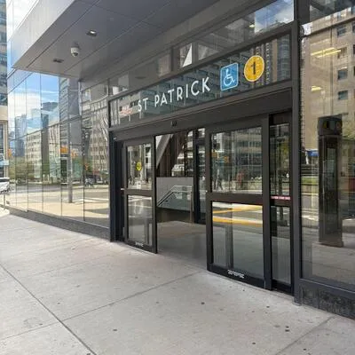 426,&nbsp;University, University, Toronto