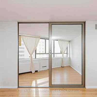 270,&nbsp;Queens, Waterfront Communities C1, Toronto